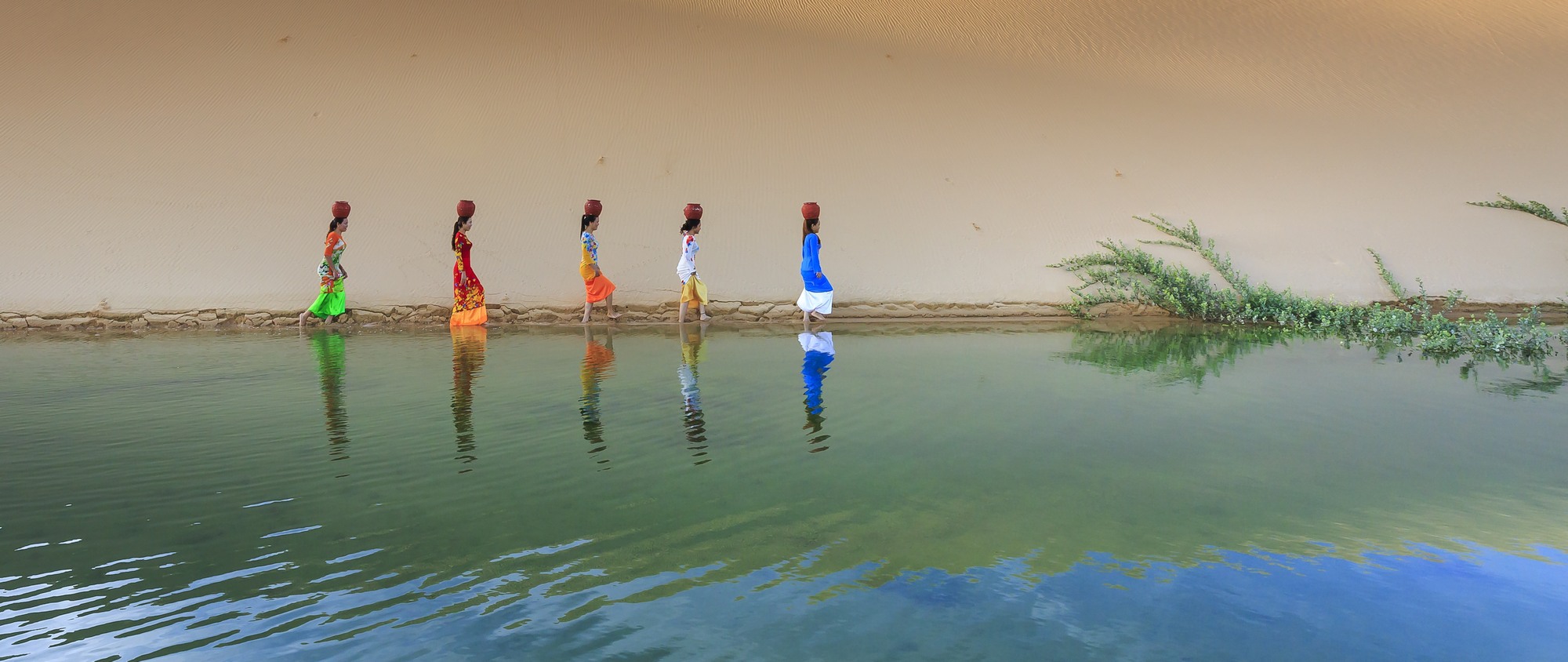 Act, move, believe, strive, hope, cry out to God with all your heart,<br/>for without doubt, you will see marvellous things… <br/><sub>St Angela Merici, Prologue to Counsels: 17-18</sub>